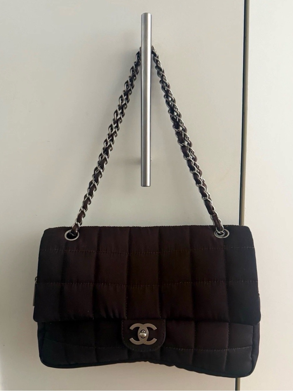 CHANEL Black Quilted Chain Shoulder Bag with Silver-Tone CC